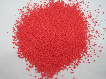o detergente salpica profundo - o vermelho salpica salpicos coloridos do sulfato de sódio dos salpicos para o pó detergente