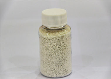 o sulfato de sódio branco do pó detergente salpica salpicos da cor