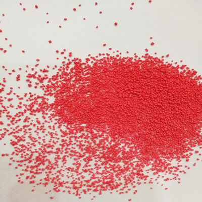 Salpicos vermelhos detergentes do sulfato de sódio do pó de lavagem profundamente -
